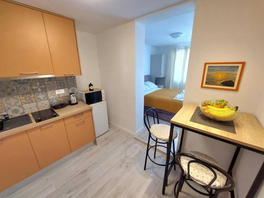 City Beach Apartment Макарська Екстер'єр фото